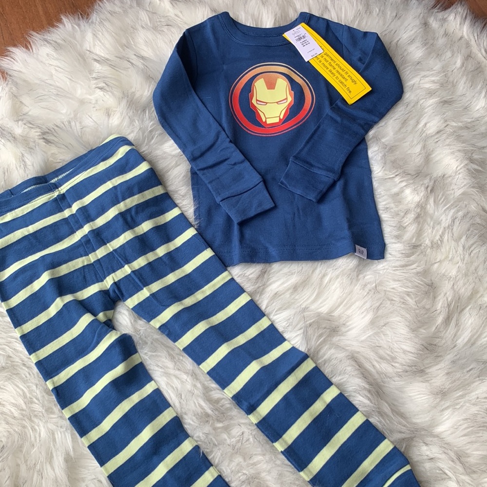 Baby Gap size 4 years 39-42 in 36-40 lb 2 piece pajama set